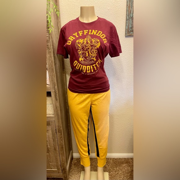 HARRY POTTER Gryffindor Universal Theme Park T-shirt size L - Picture 7 of 10